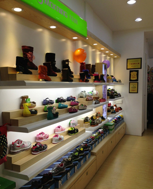 廣東早晨童鞋旗艦店在隆重開業(yè) 零售終端加強-世界服裝鞋帽網-行業(yè)門戶.全國十佳電子商業(yè)行業(yè)門戶網站